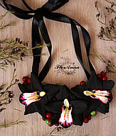 Колье с цветами "Черные орхидеи с ягодами"