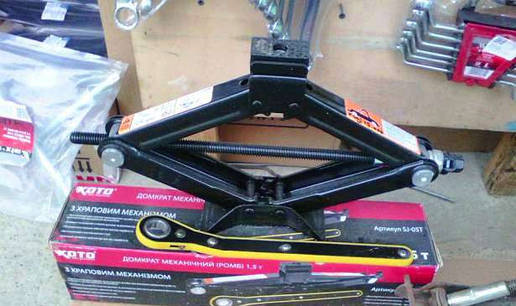 Домкрат ромб KOTO SJ-05T з тріскачкою, 1,5 т, фото 1