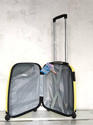 Пластиковий чемодан на 4-х колесах розміру S - малий, для ручної поклажі червоний Польща, фото 2