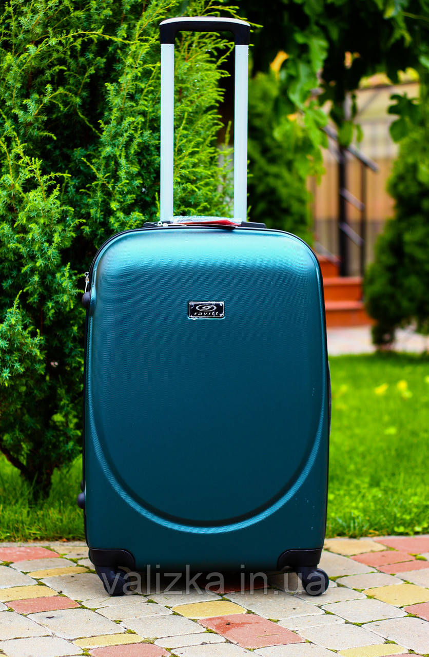 Недорогий пластиковий чемодан середній на 4-х колесах смарагдовий Польща / пластикова Валіза середня зелена