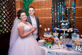 Кенди бар на свадьбе в бело-синем цвете