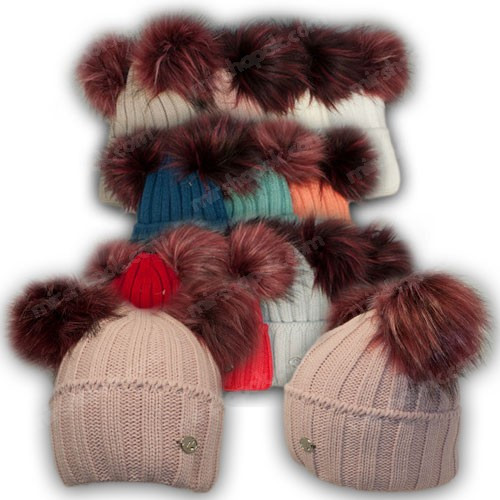 Шапка вязаная с нашивкой