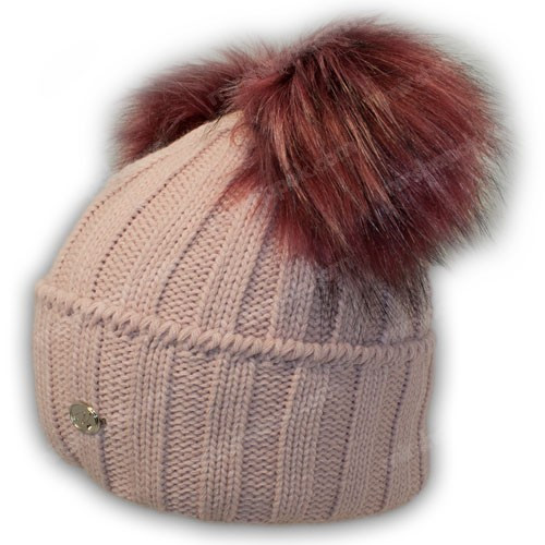 Шапка вязаная с нашивкой