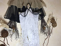 Подвесная Баба-яга с цепями в белом с криком и движущимися руками на Хэллоуин