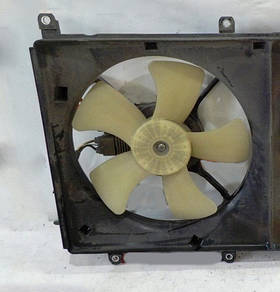 Крильчатка радіатора охолодження ліва Mitsubishi Grandis 2008 р. в. MR464782