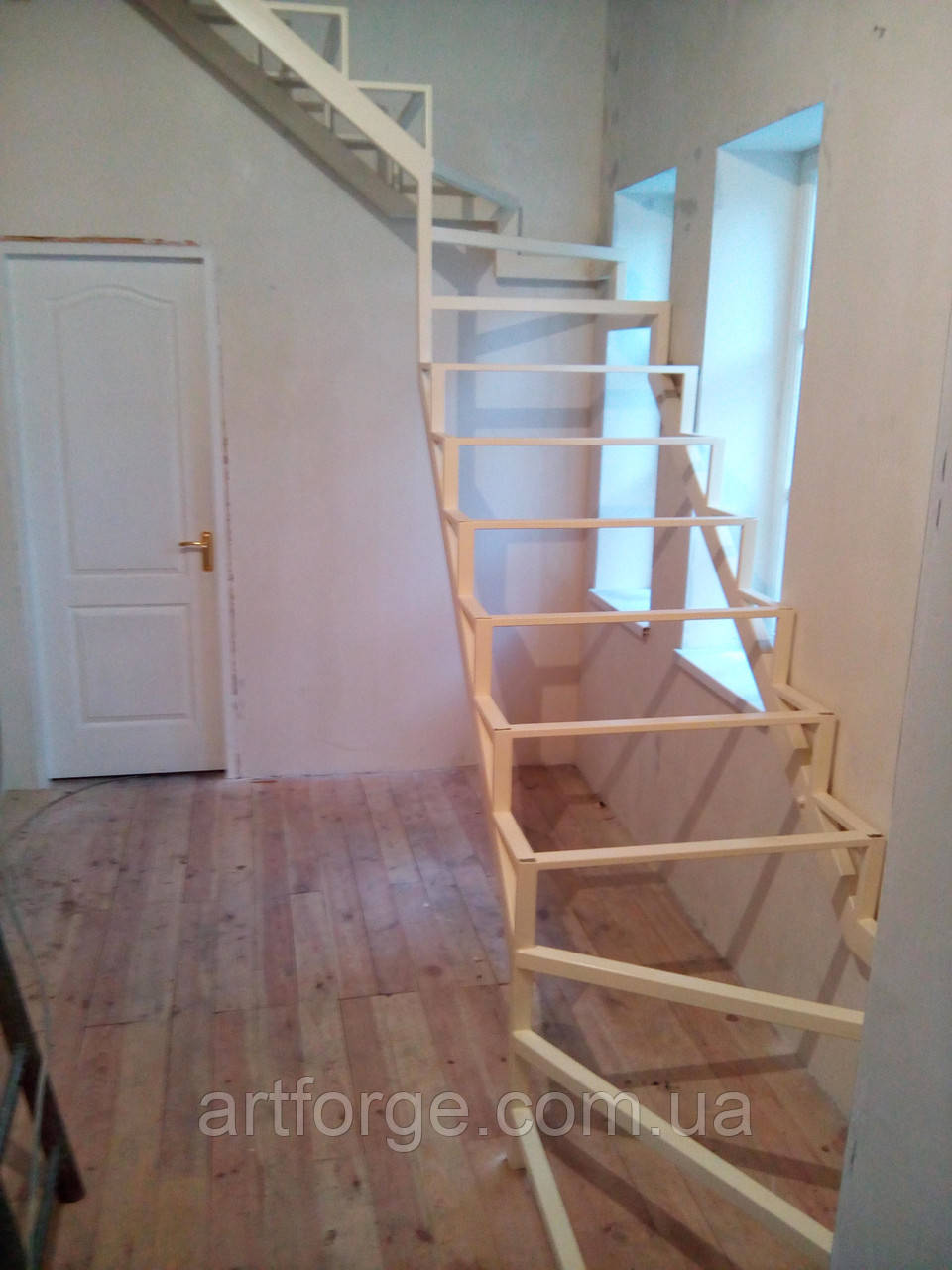 Каркас відкритої сходи в квартиру або будинок. Відкрита сходи в стилі Хай-Тек