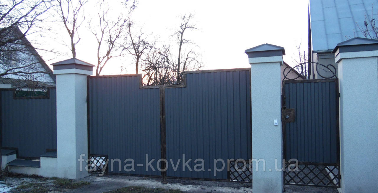 Ворота ковані, закриті профнастилом 6970