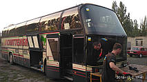 Производство и замена лобового стекла триплекс на автобусе Neoplan 117 Spaceliner  в Никополе (Украина). 4