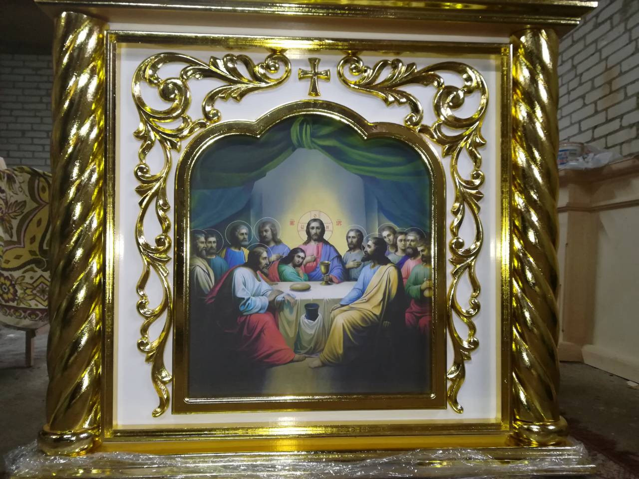 Риза на престол з різьбленого дерева з рамкою під скло, фото 1