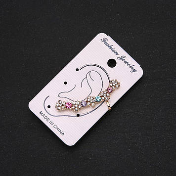 Каф на вушко золотистий білі квіточки, різнокольорові стрази