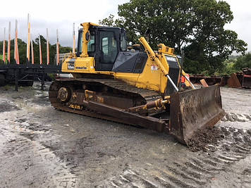 Бульдозер Komatsu D65PX-15.