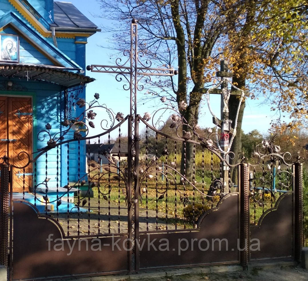 Ворота в церкву. (Ворота на кладовищі)