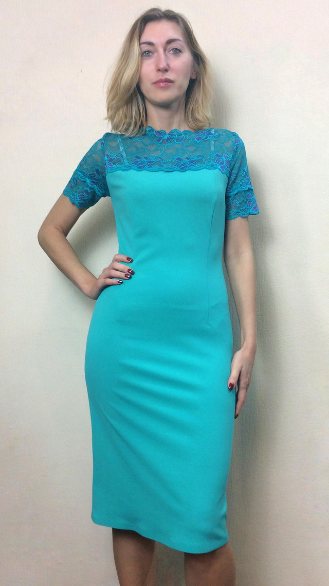 Бирюзовое нарядное платье с кружевом П01