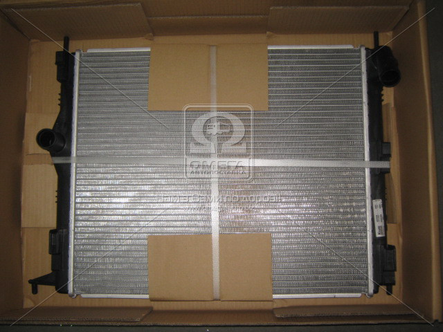 Радіатор охолодження RENAULT, Nissens 637609