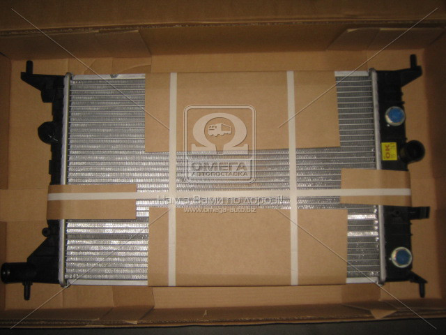 Радіатор VECTRA B 16/8/20 AT 95-02 Van Wezel 37002219