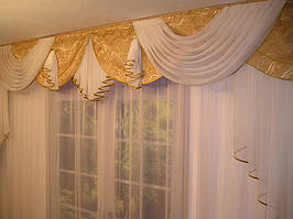 Готовый ламбрекен "Неаполь"
Ширина ламбрикена: 300см
Глубина средней части:  50см
Длинна крайних хвостов: 120см
Способ подвеса: пришита шторная лента для крючков.
Код товара на сайте №110
Компания "Декор Текстиль"
тел:+380971062174, 0637755897