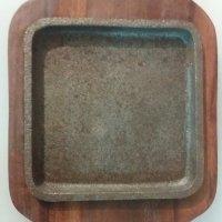 Сковорода чавунна квадратна на дерев'яній підставці 150*150 мм (шт)