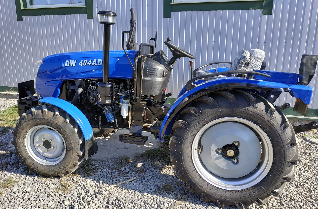 Трактор DW 404АD (40 л.с., 4 циліндри, 4х4, ГУР, дод. вантажі, колеса 7.50-16/11.2-24 2-диск.зчеплення)