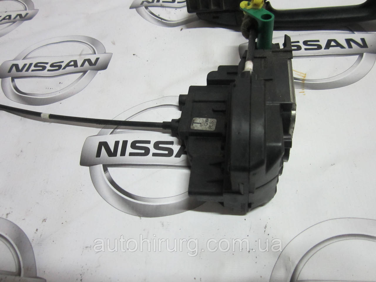 Замок передніх лівих дверей Nissan Navara D40 805014X00A