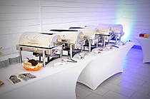 Стрейч чехлы с плотным верхом и плотной Стрейч ткани. 
На стол 180*90 высота 75см.
Стрейч чехлы для фуршетной линии.