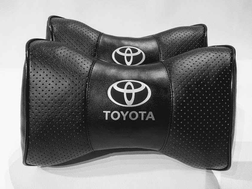 Подушка на підголовник Toyota чорна 1 шт
