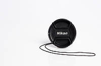 Кришка на об'єктив із написом Nikon 55 mm