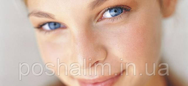 Фото Дівчина посмішка рум'янець 