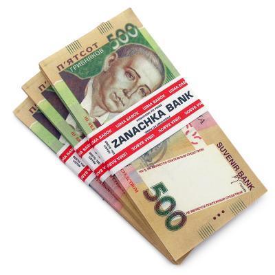 Пачка грошей по 500 гривень