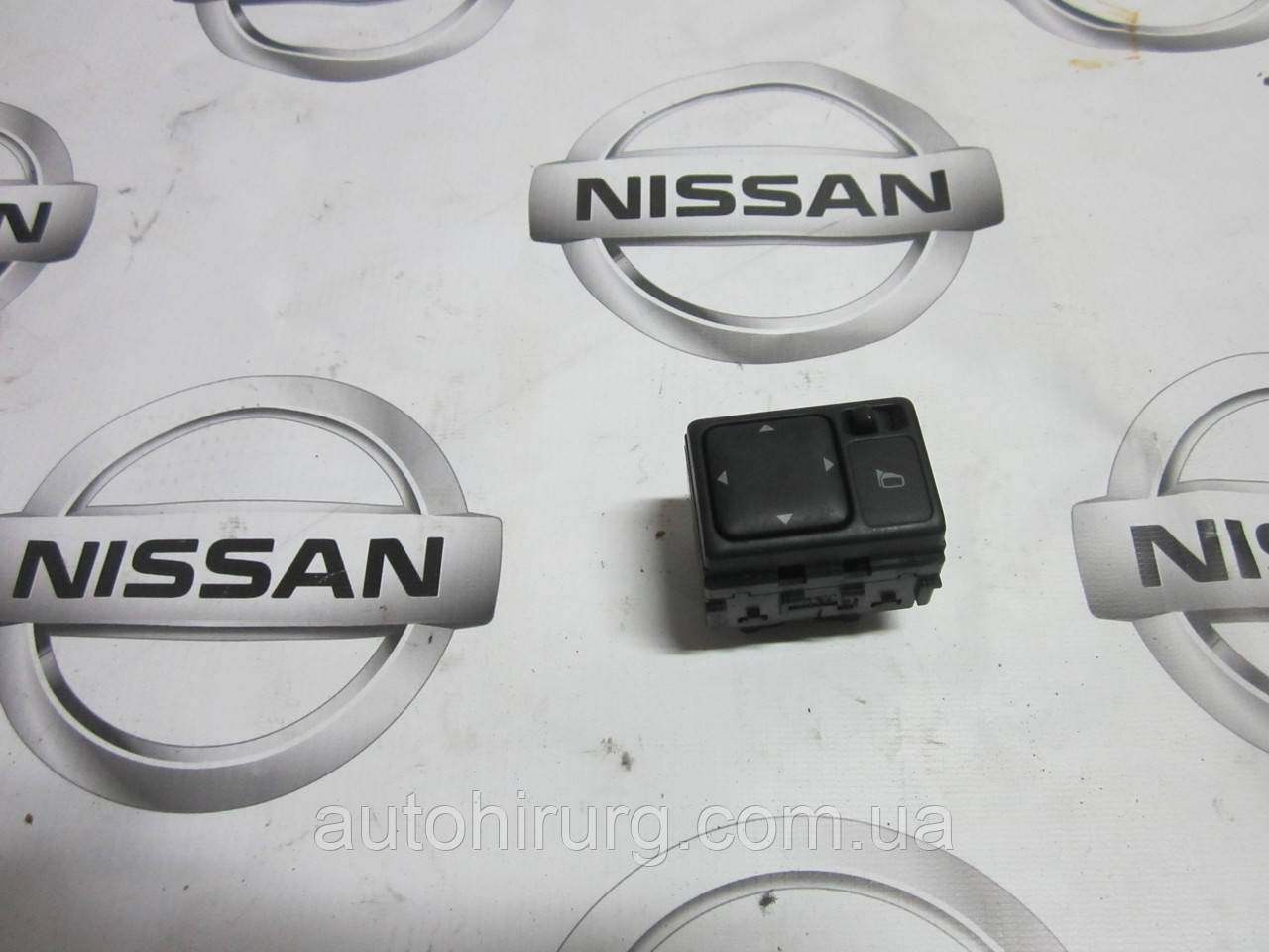 Кнопка керування дзеркалами Nissan Navara D40 25570AX005