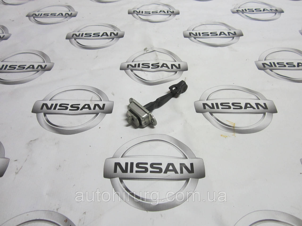 Обмежувач передніх дверей Nissan Navara D40 824304X30A