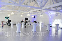 Стрейч чехлы с плотным верхом цвета Графит из премиум стрейч ткани. 
На стол раскладывающийся диаметром 80см высота 110см.
Комбинированный цвет с переливом.
Красная тематическая дорожка для создания лоска.