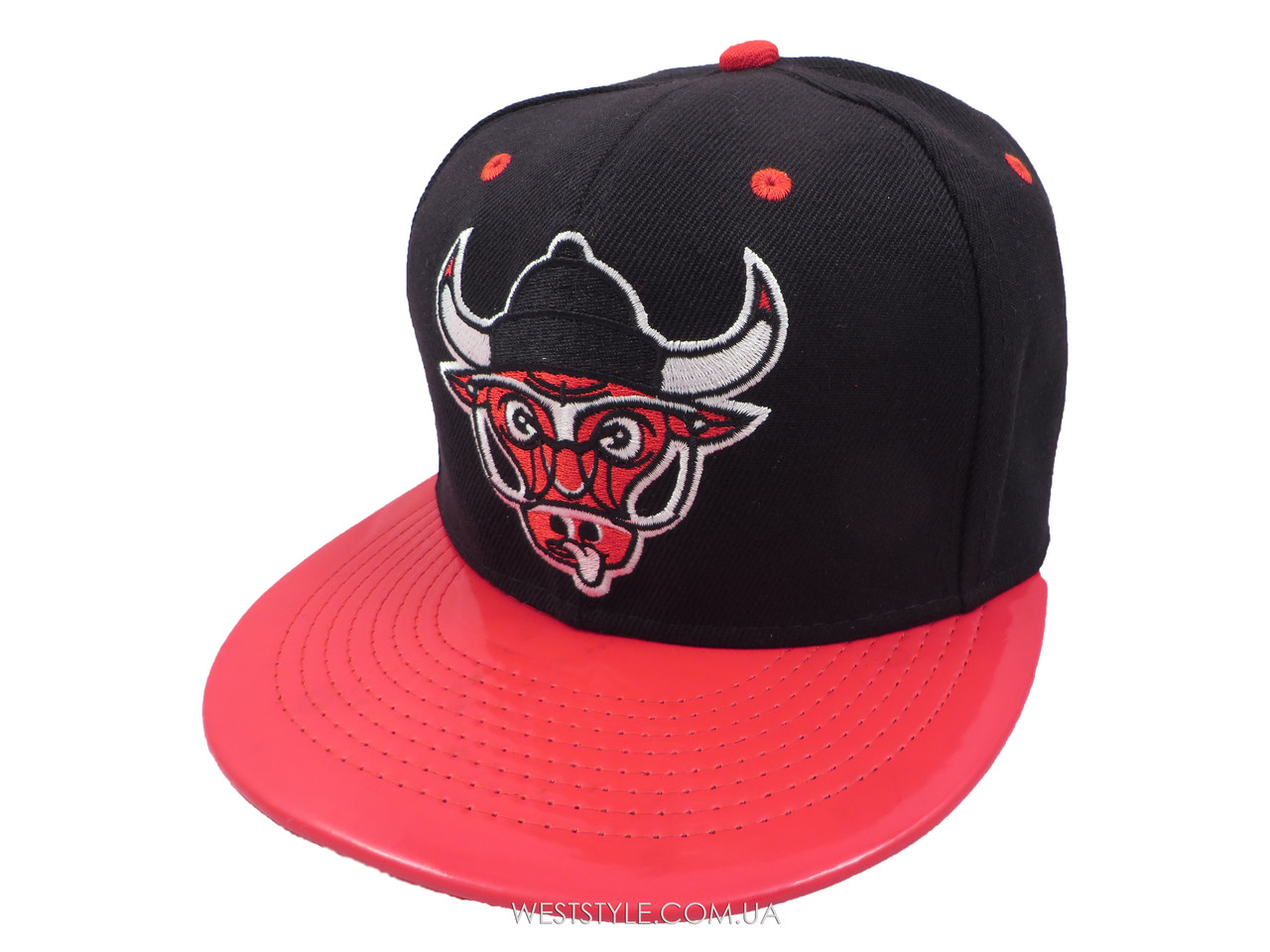 Чорна кепка Chicago Bulls з червоним лаковим козирком (репліка)