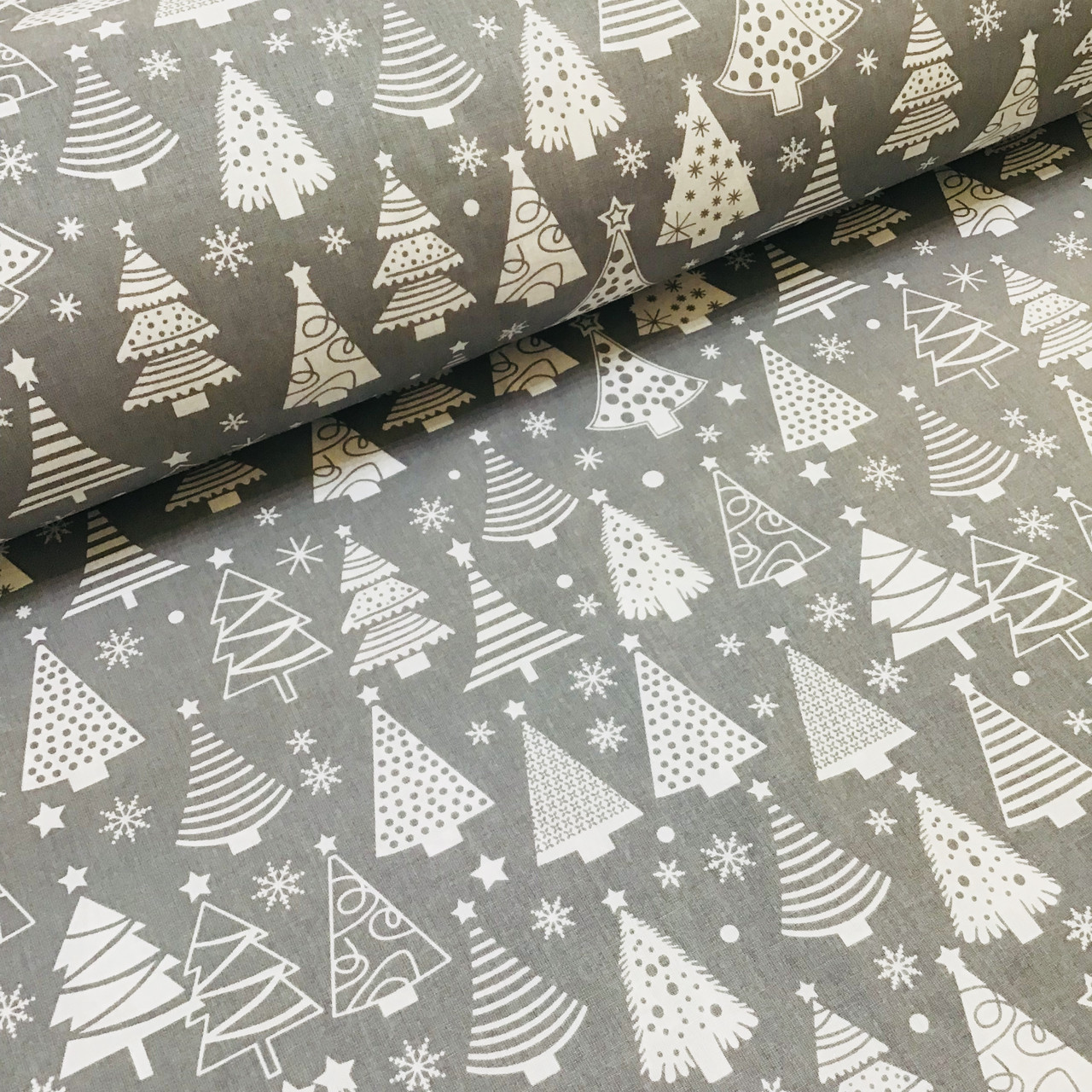 Тканина бавовняна, білі Новорічні ялинки на сірому, фото 1