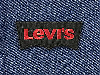 Нашивка Levis 60x26 мм черный фон красные буквы