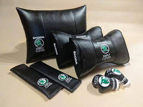 Набори та комплекти аксесуарів в салон