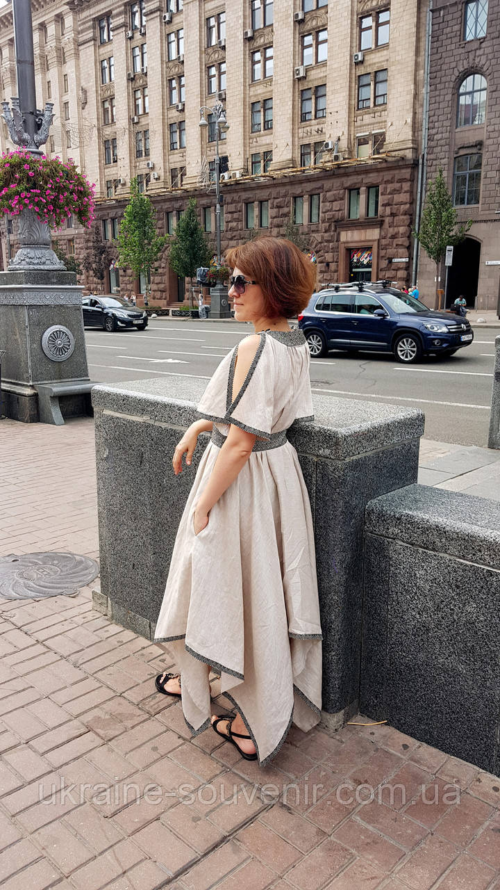 Сучасна лляна максі-сукня з українським орнаментом