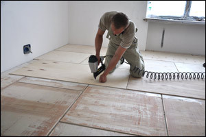 Чорну підлогу під паркет з ОСБ