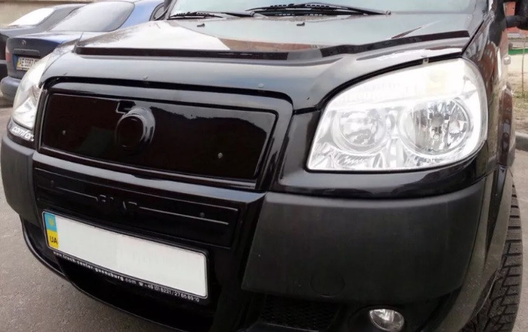 Зимова накладка Fiat Doblo 2006-2011 на решітку радіатора глянсова "FLY"