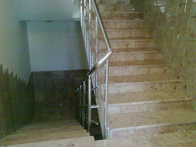 Мраморные лестницы 1000х300х30 - фото 1 - id-p5366213