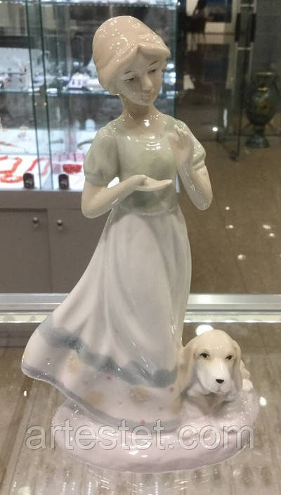 Статуетка «Дівчинка із собачкою»