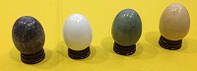Декоративне яйце з каменю