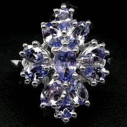 Кільце з танзанітами в серебрі 19р