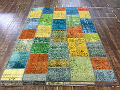 Яскравий вовняний килим у стилі печенька з лоскутів