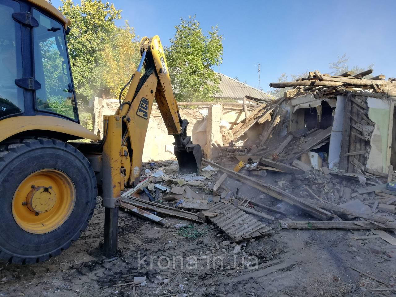 Демонтаж стін. Знесення будинку. Вивіз будівельного сміття