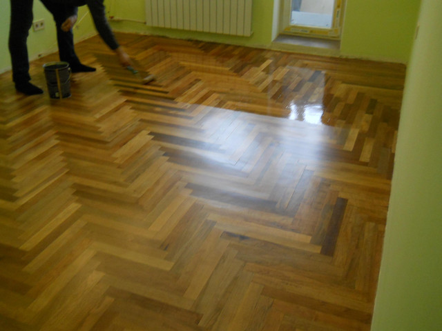 Лакування паркету
