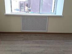 Біла решітка на батарею