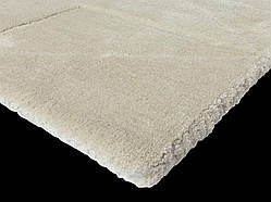 Світлий килим рельфними трикутниками з натурального бамбукового шовку тканий вручну