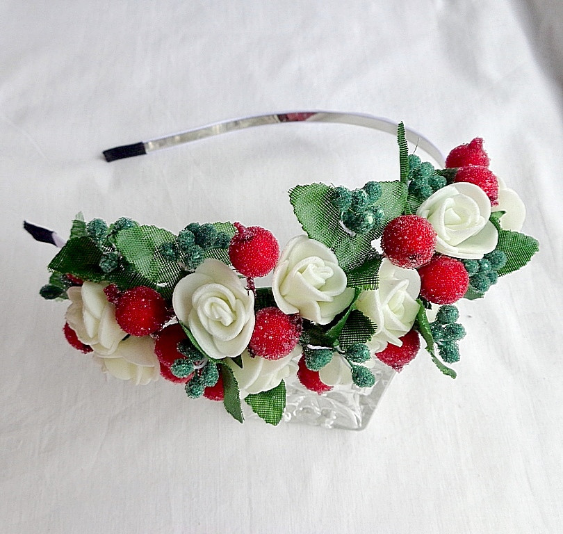 Обруч для волосся з ягодами і квітами ручної роботи "Білі трояндочки"