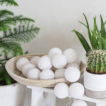 Тайська LED-гірлянда "White" (10 кульок) на батарейках