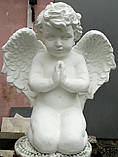 Надгробна скульптура. Ритуальна маска Ангелочок на колінах 52 см бетон, фото 5